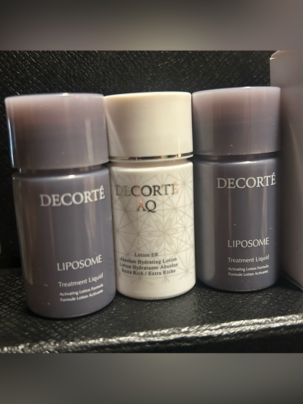 DECORTÉ AQ Absolute Brightening Emulsion + Liposome + Hydrating Lotion Set 9 Pc - Picture 4 of 10